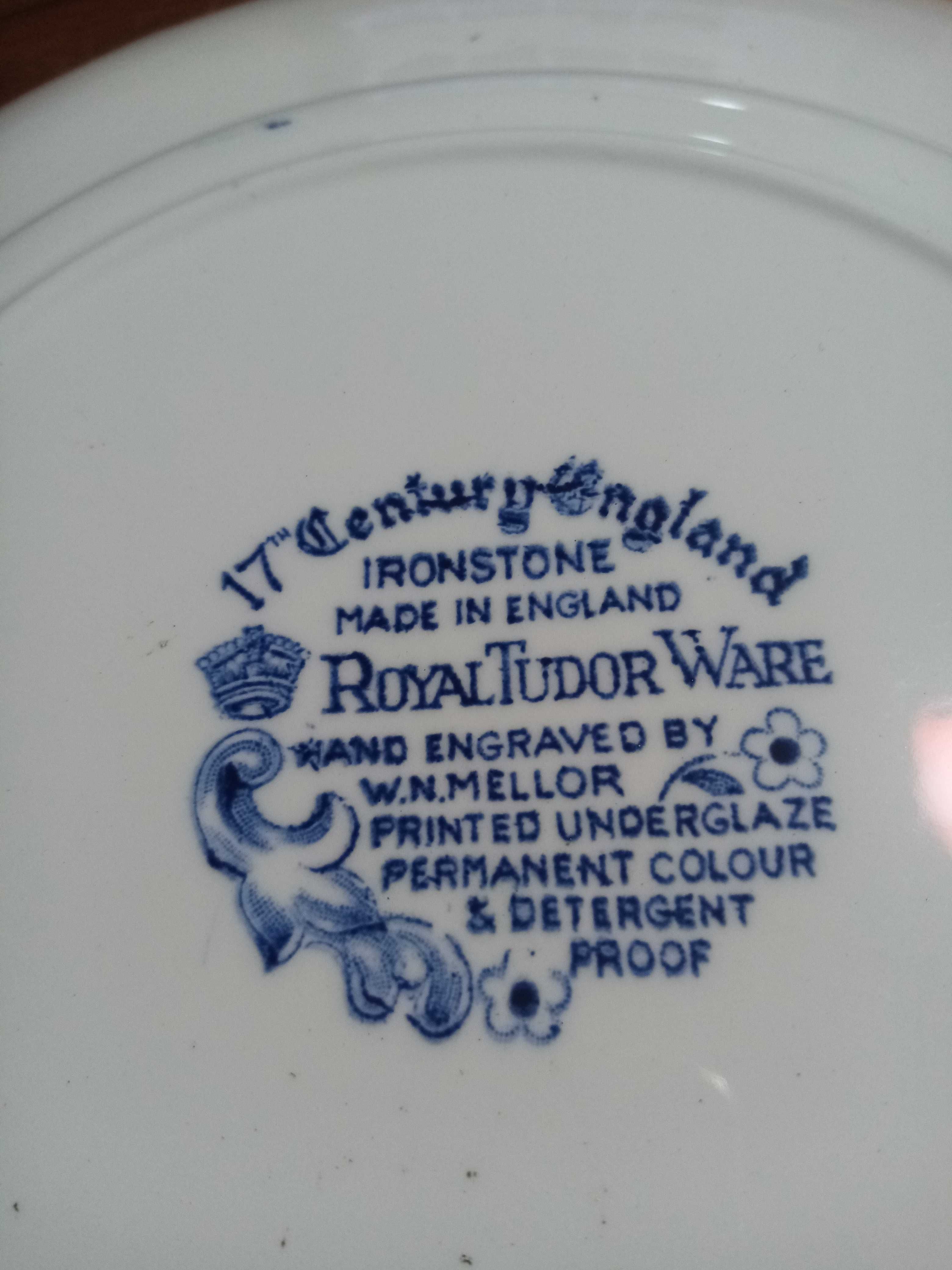 3 Pratos Porcelana Royal Tudor Ware
