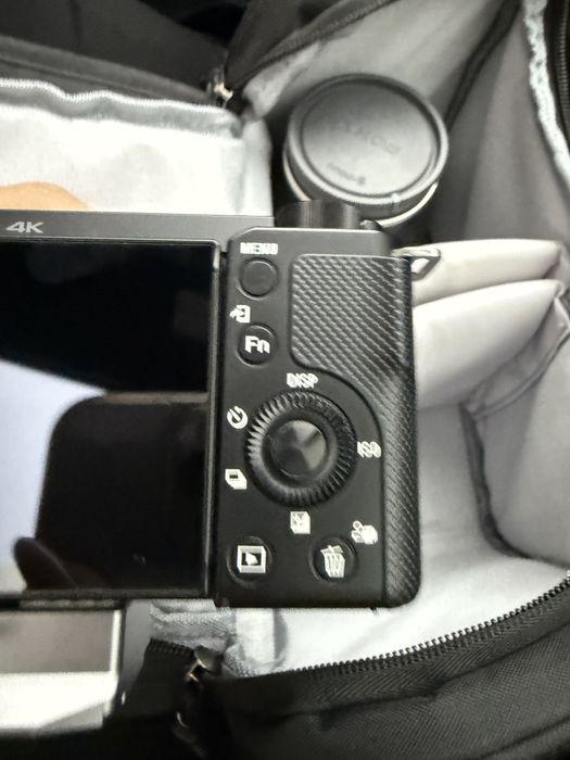 Продам камеру Sony zv-e10