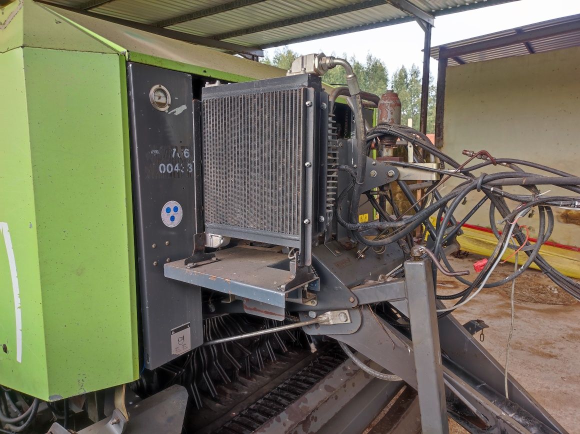 Claas rollant 355 uniwrap