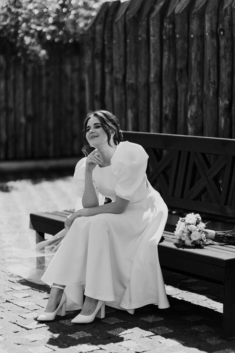 Сукня молочного кольору на весілля, розпис, фотосесію