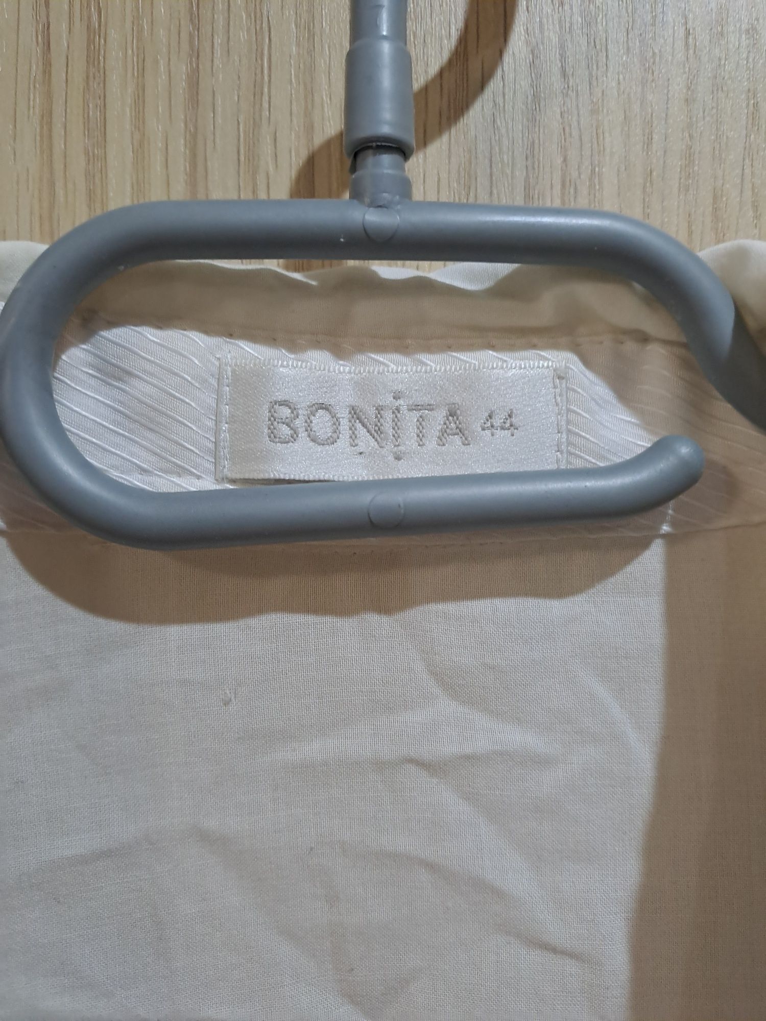 (831) Koszula damska r.44 Bonita