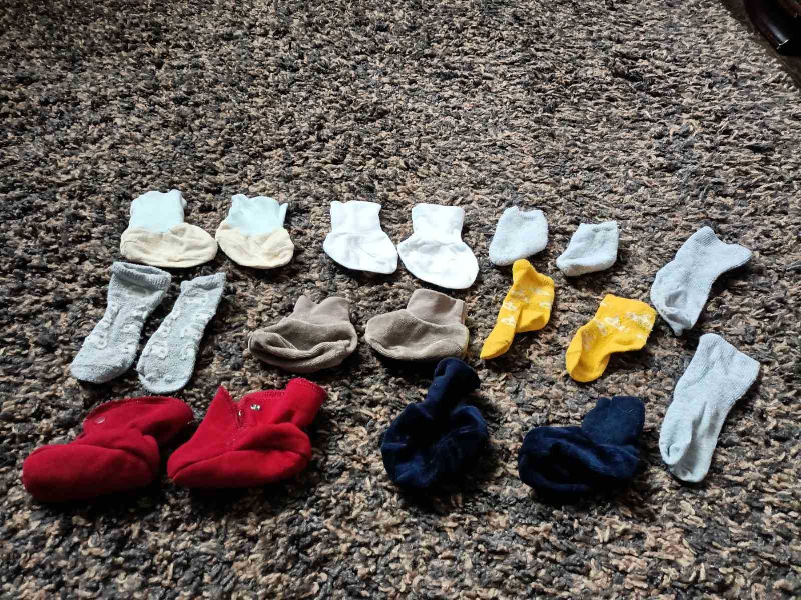 Носочки, пинетки, царапки для новорожденных