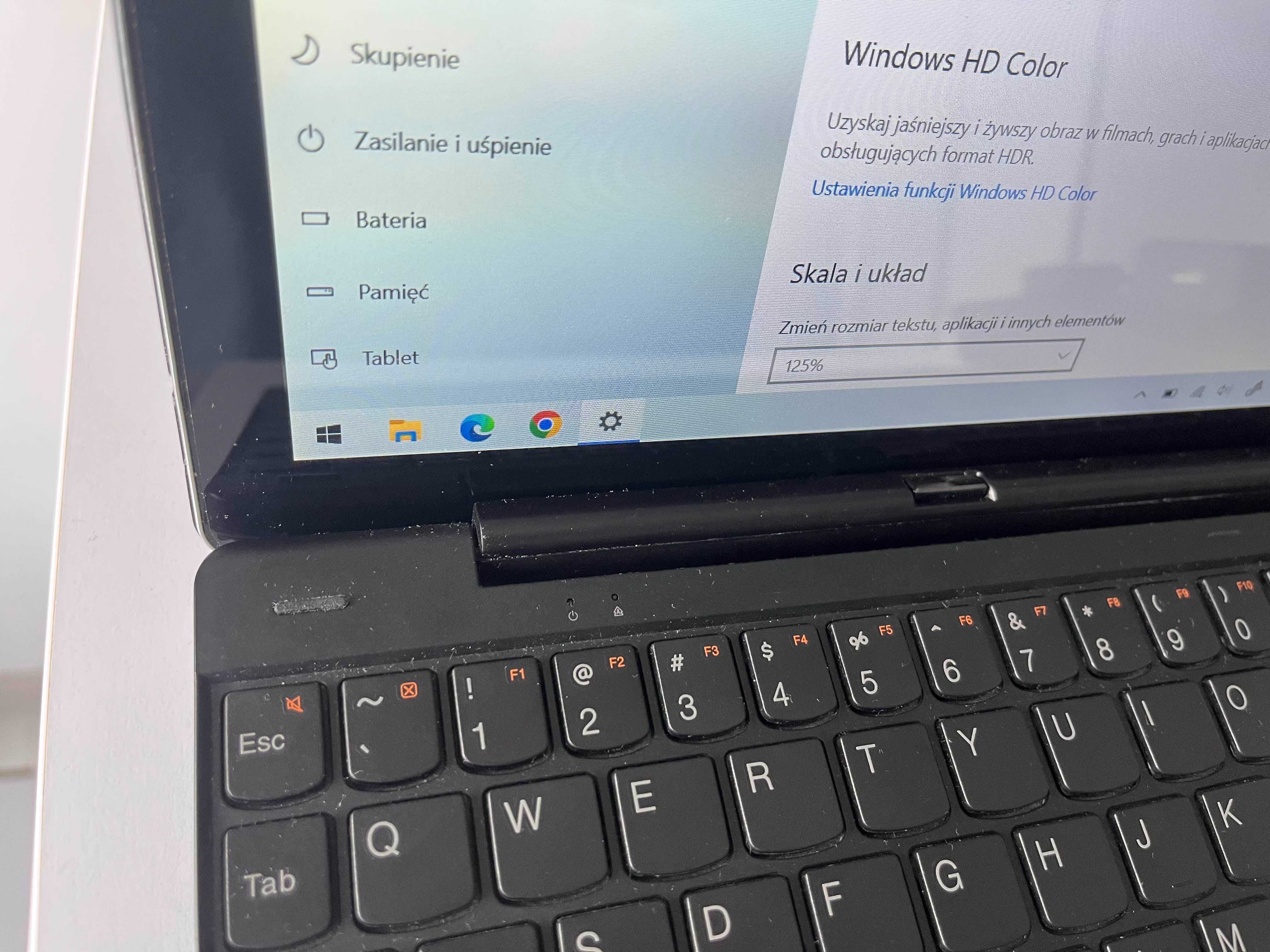 Tablet Lenovo Miix 300 z Windows 10 + klawiatura + akcesoria