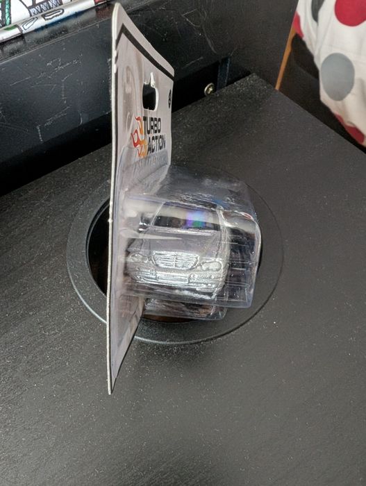 Miniatura Diecast 1:64 BMW e Mercedes