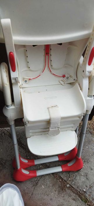 Дитяче крісло та прогулянкова коляска