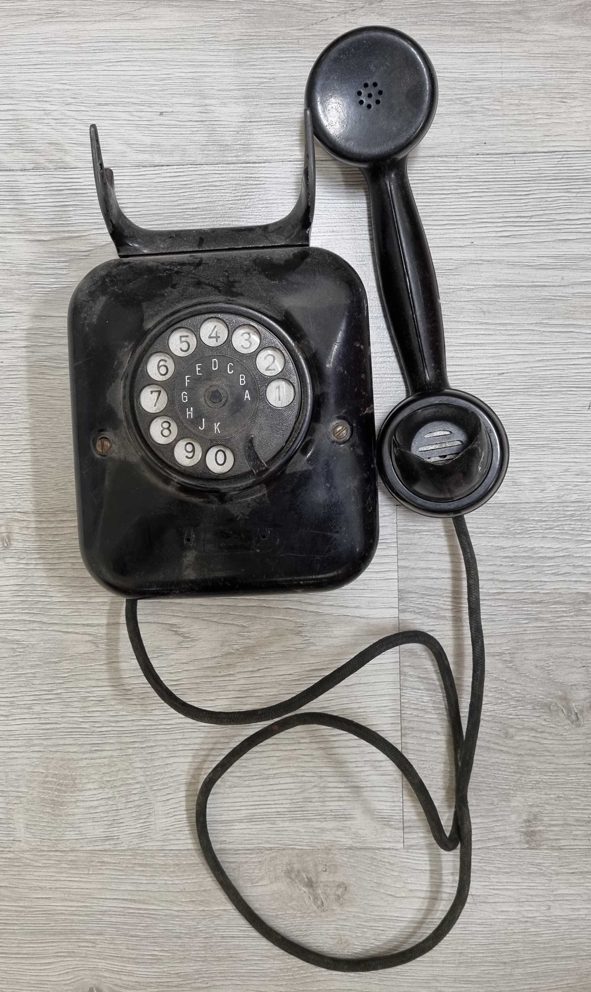 Telefon zabytkowy, stary, niemiecki, metalowy, wiszący, vintage, retro
