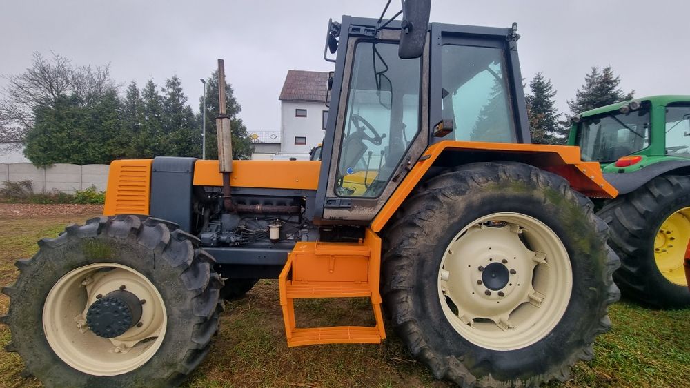 Dwa Ciągniki traktor renault 113.14