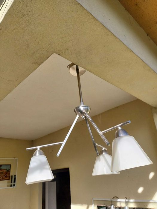 Candeeiro de teto / suspensão com 3 campânulas de vidro, moderno