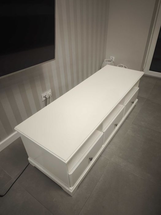 Szafka RTV złamana biel z IKEA