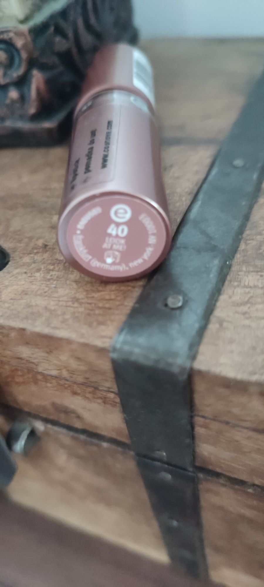Pomadka do ust Essence