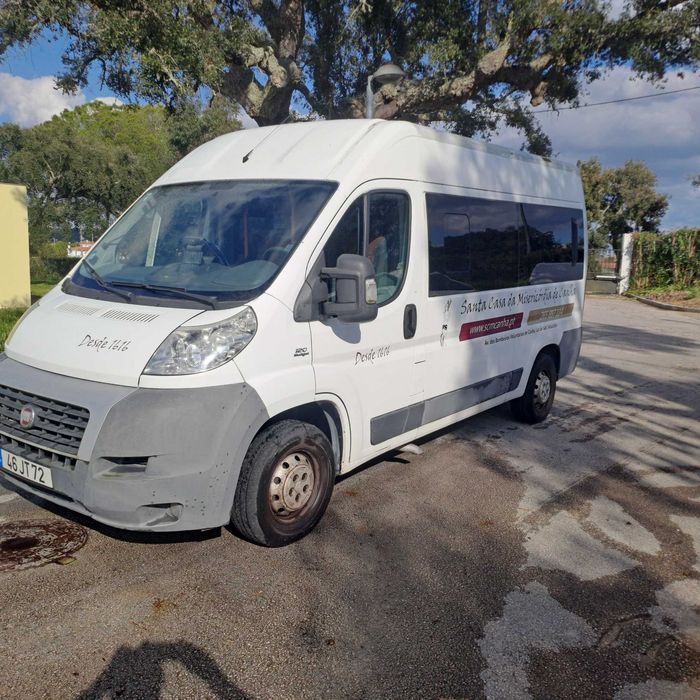 Fiat Ducato com plataforma para cadeira de rodas em bom estado