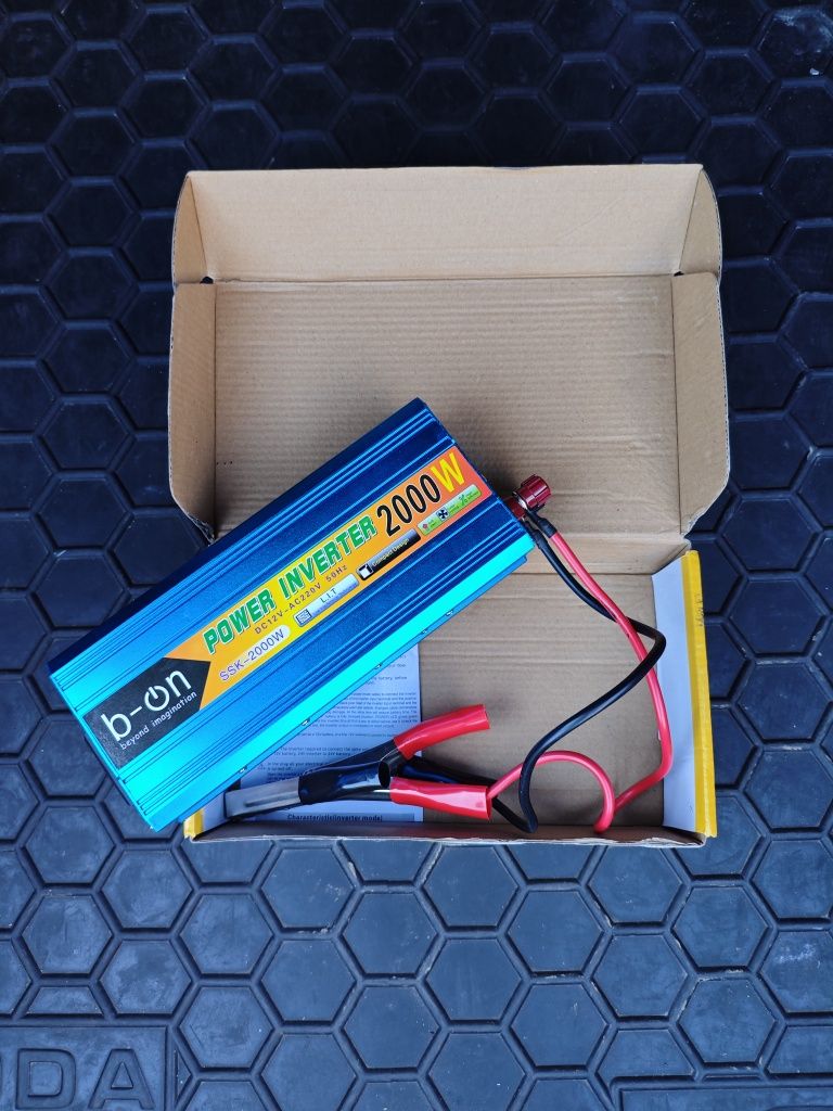 Інвертор автомобільний Power inverter SSK-2000w (12V-220V)