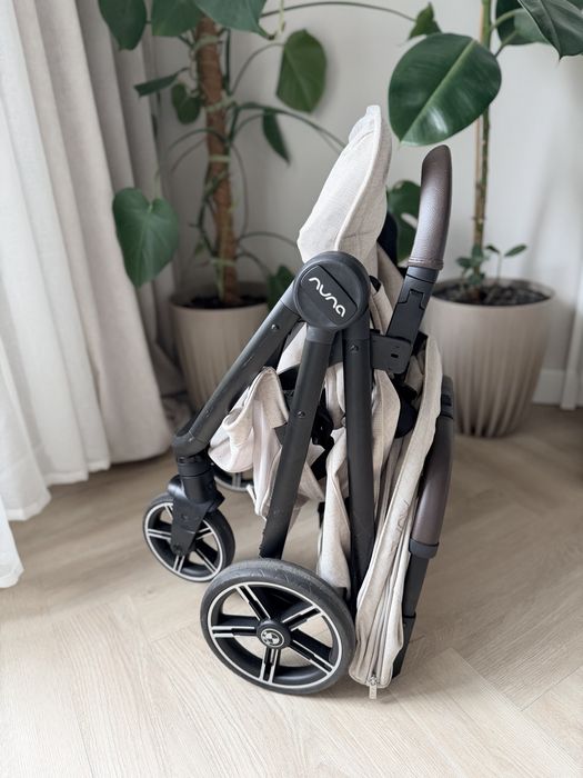 Wózek spacerowy lekki beżowy Nuna Trvl x BMW ideal