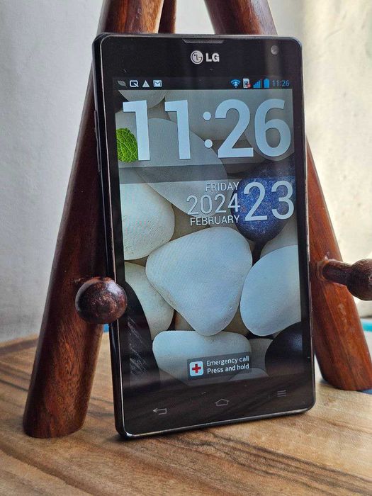 Продам смартфон LG Optimus G E970
