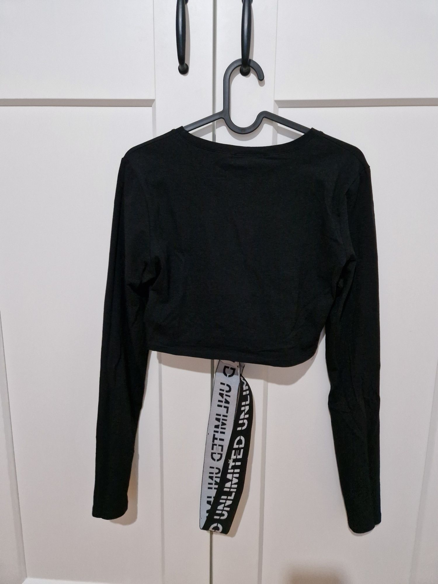 Top crop top czarna bluzka z długim rękawem New Yorker