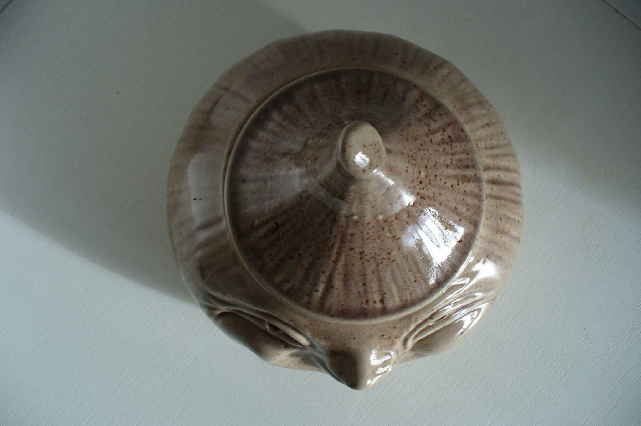 Ceramiczny pojemnik na czosnek