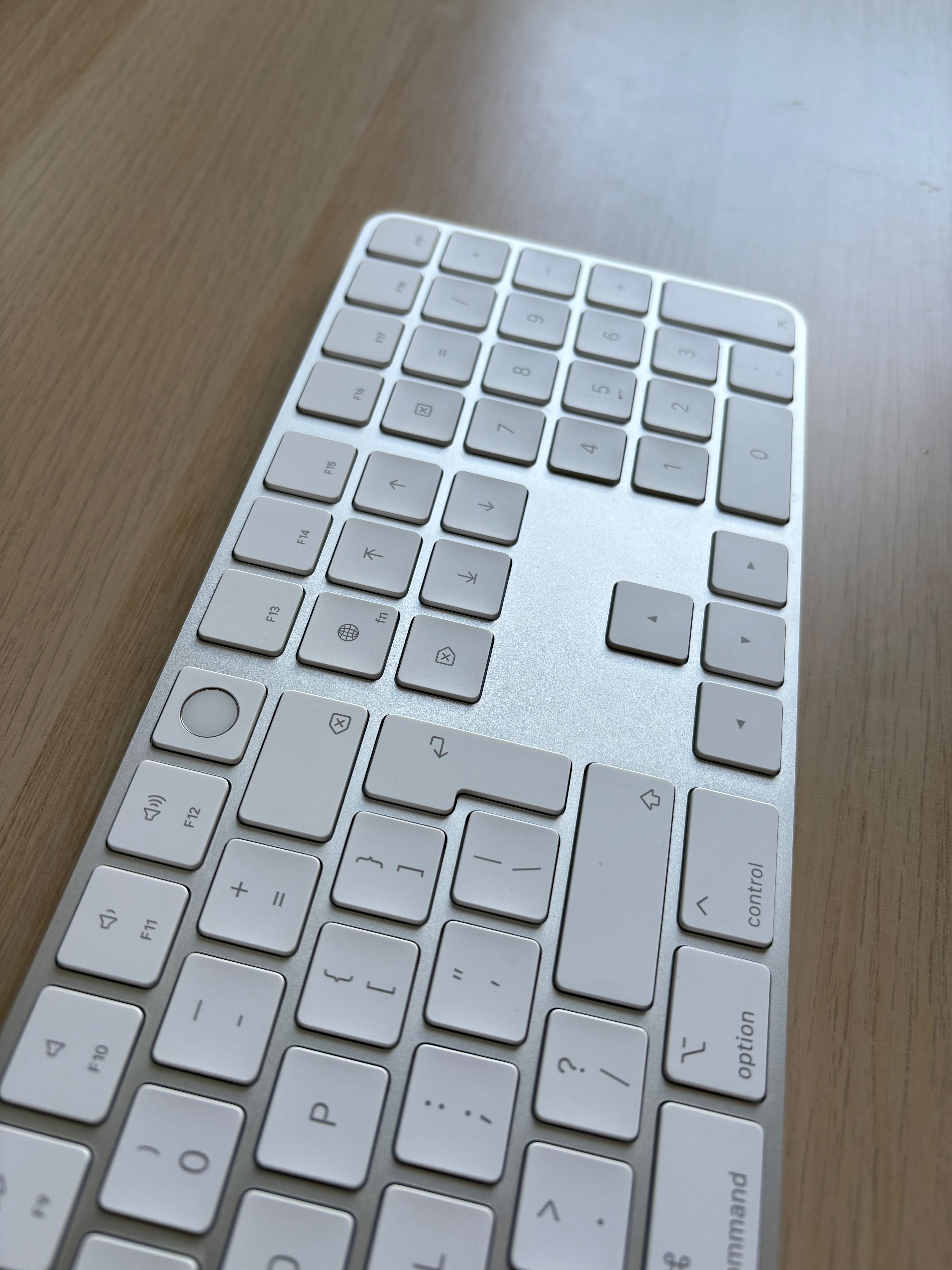 Klawiatura Apple Magic Keyboard Touch ID NumPad angielski A2520