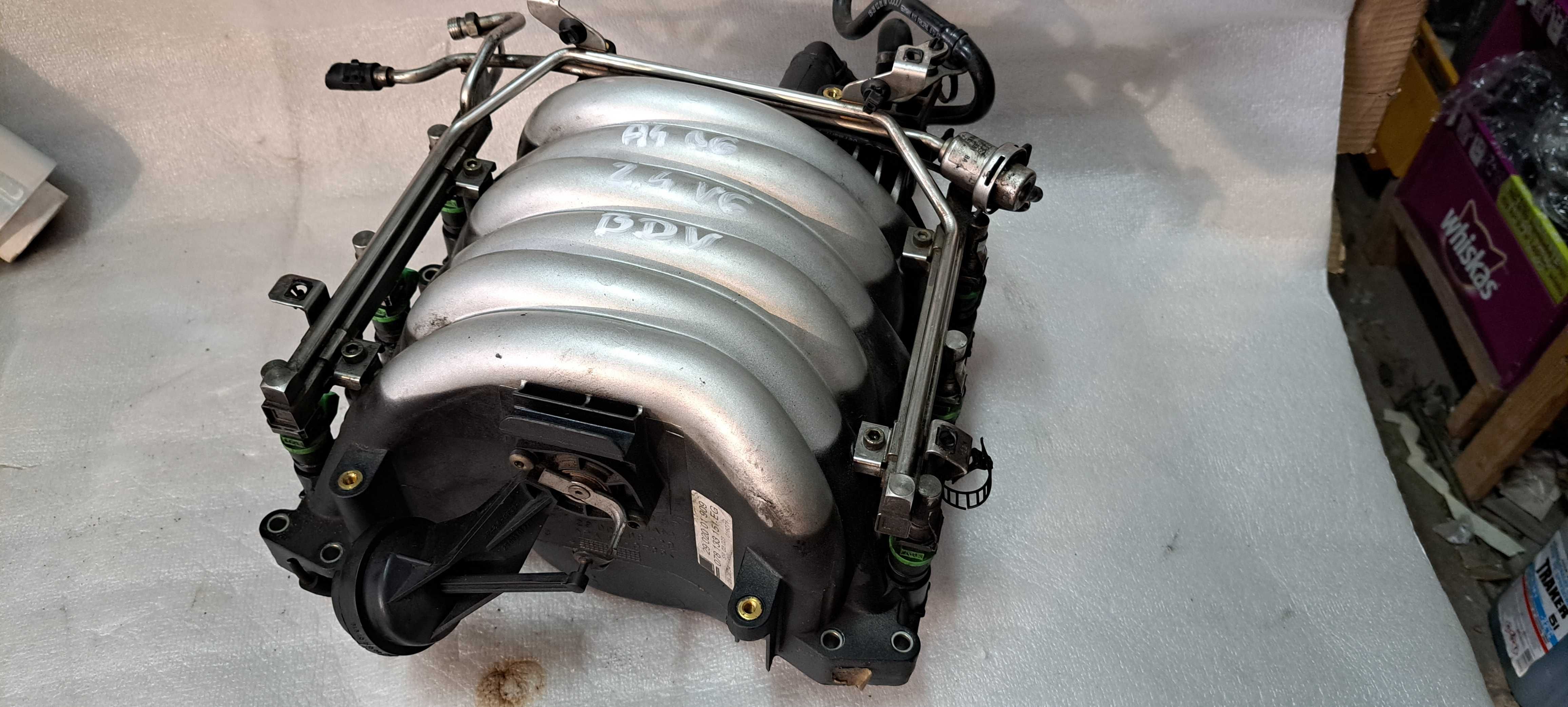 Kolektor ssący wtryski Audi A4 B6 2.4 BDV kpl