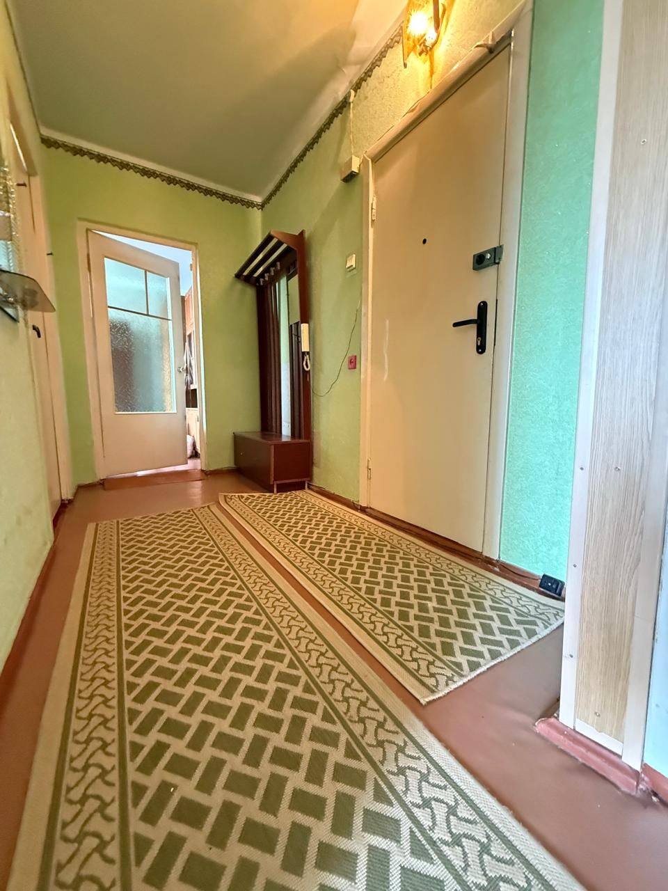 Продам 2 кімнатну квартиру вул. Макарова