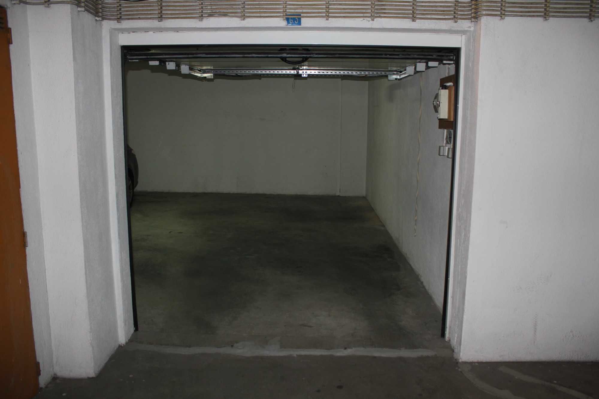 Garagem Interior para 2 carros em Massamá