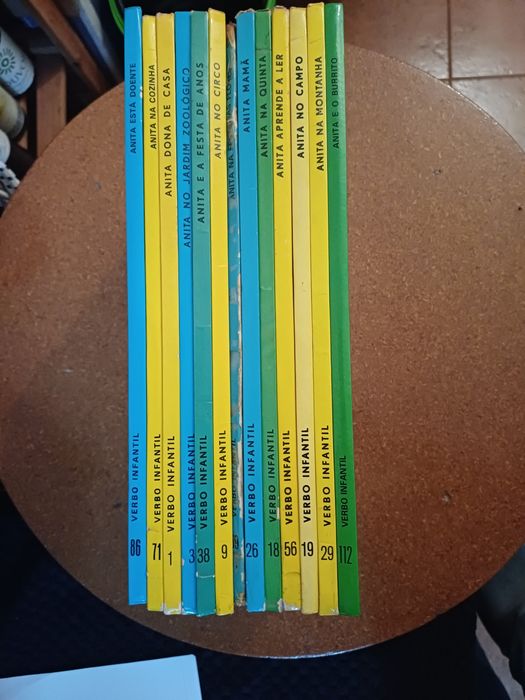 13 livros da coleção Anita