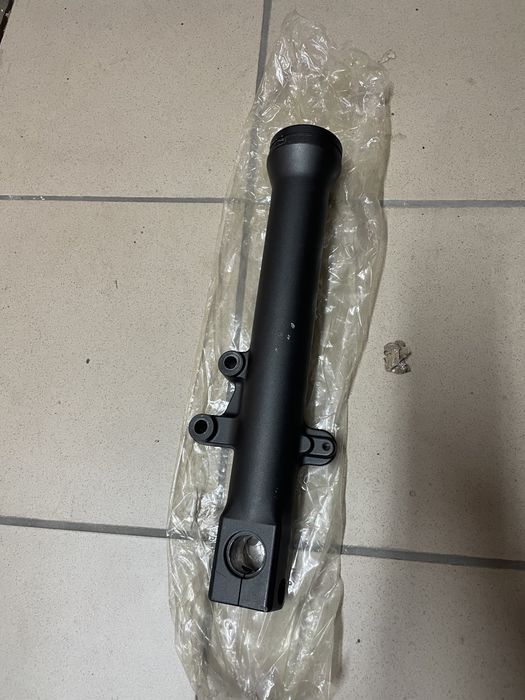 Goleń prawa laga Kawasaki Z750 . 2004