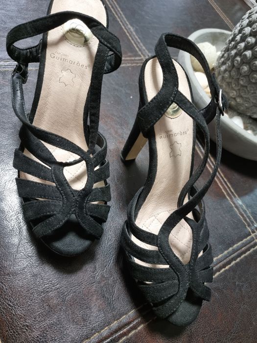 Sandálias pretas