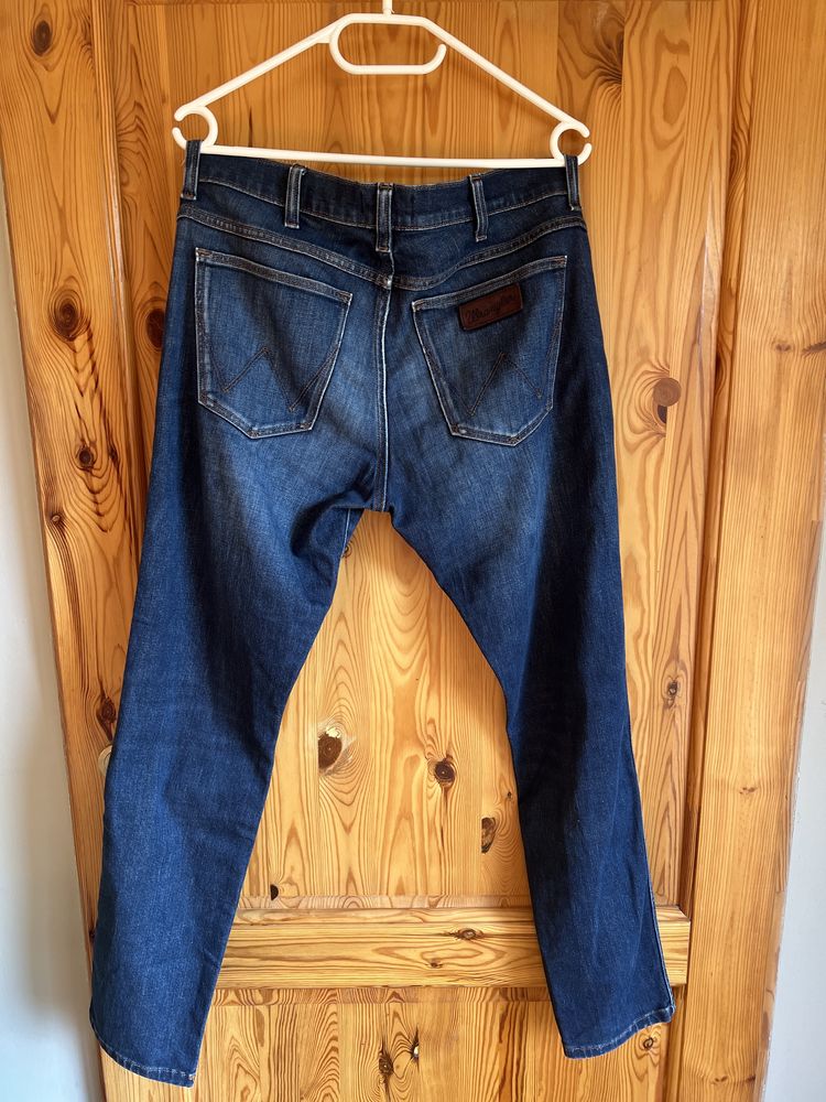 Sprzedam spodnie firmy Wrangler W32 L32 w odcieniu niebieskim