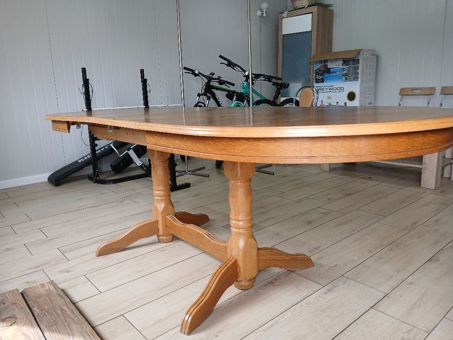 Sprzedam stół bardzo dobry stanie małe ślady użytkowania