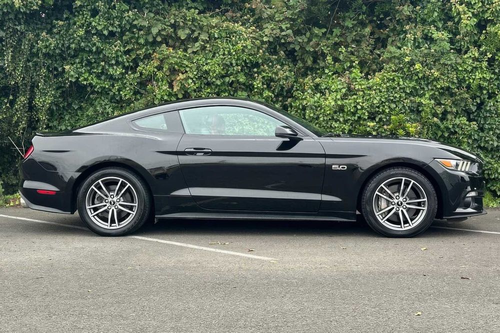 Ford Mustang GT Premium Coupe      2015