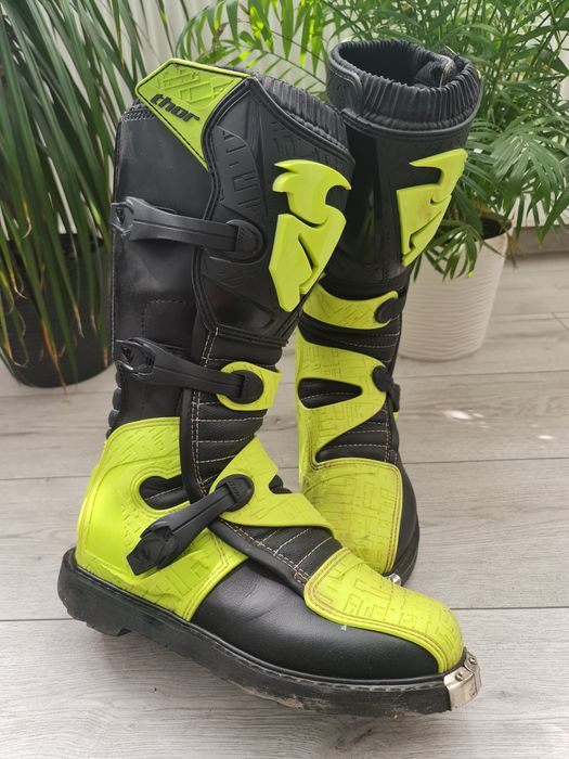 мотоботи крос ендуро взуття екіпірування шолом