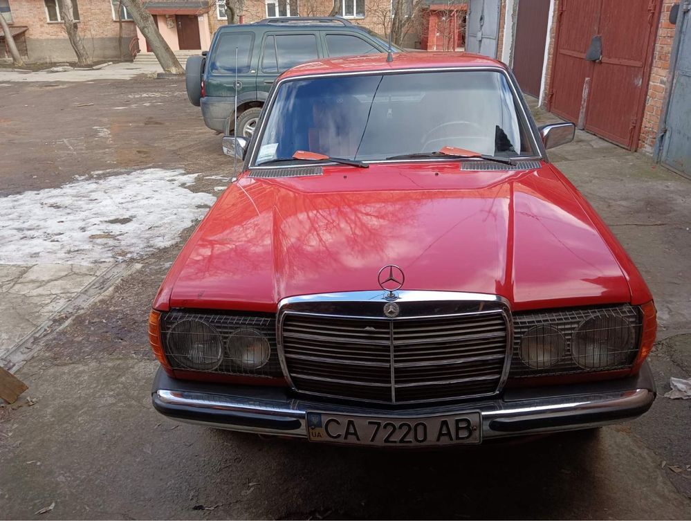 Mercedes E-class 1979 2.0 дизель