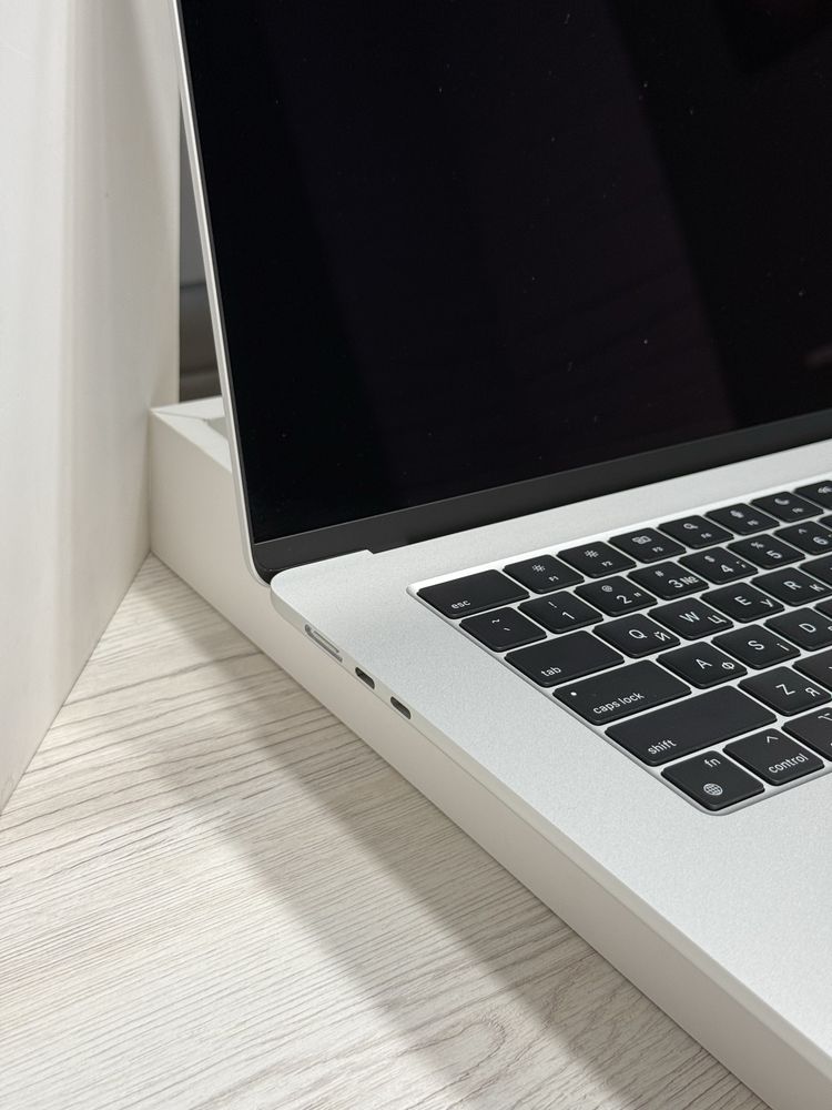 Macbook Air 15’ M2 16/512gb Silver 2022 рік