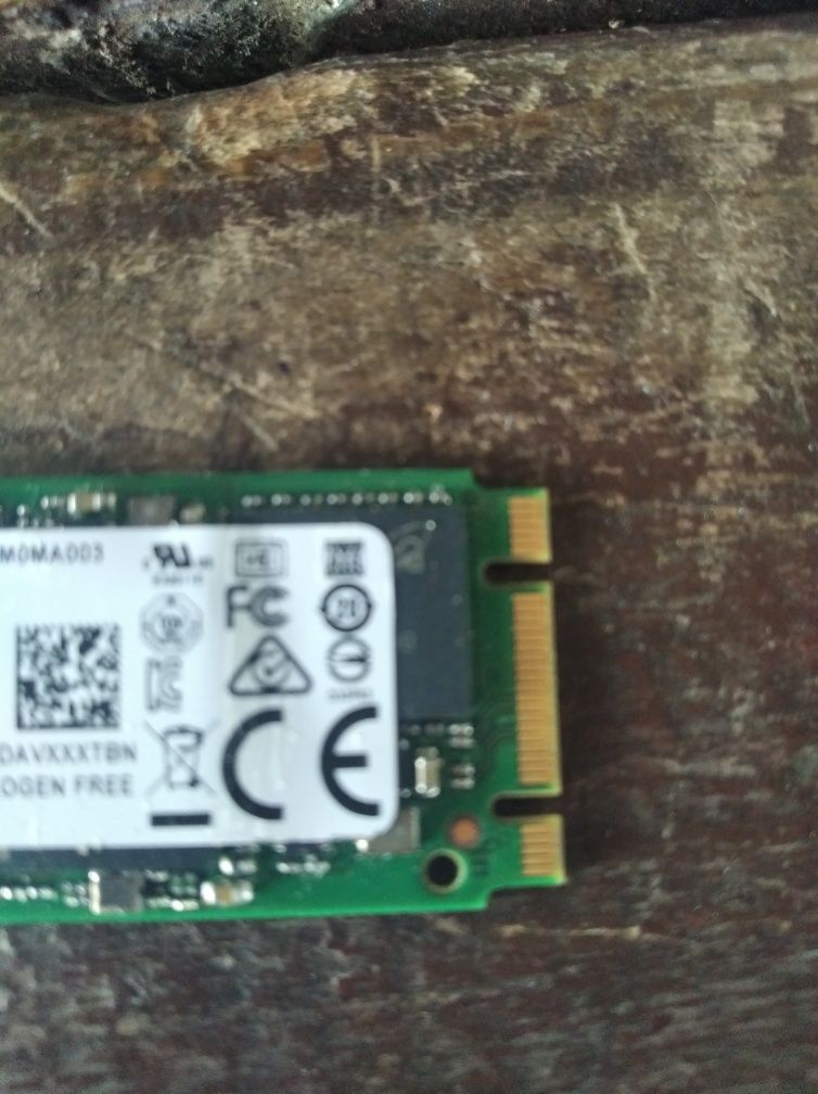dysk SSD Micron 1100 M.2 o pojemności 256 GB i interfejsie SATA 6Gb/s
