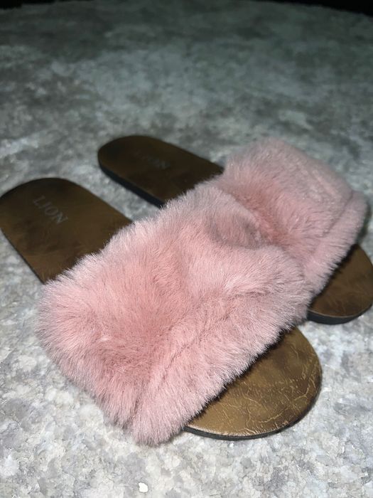 Капці-шльопки з мʼякеньким хутром