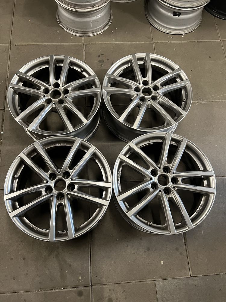 Felgi aluminiowe z TPMS 7.5Jx18H2 ET25 5x112 BMW Seria 3 F30