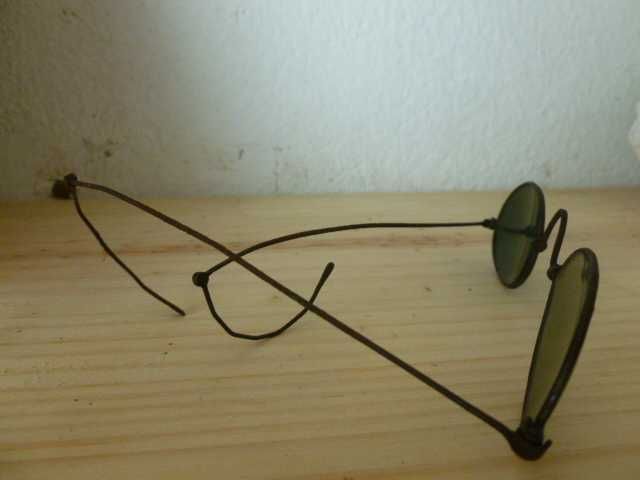 Oculos de sol centenarios, raro