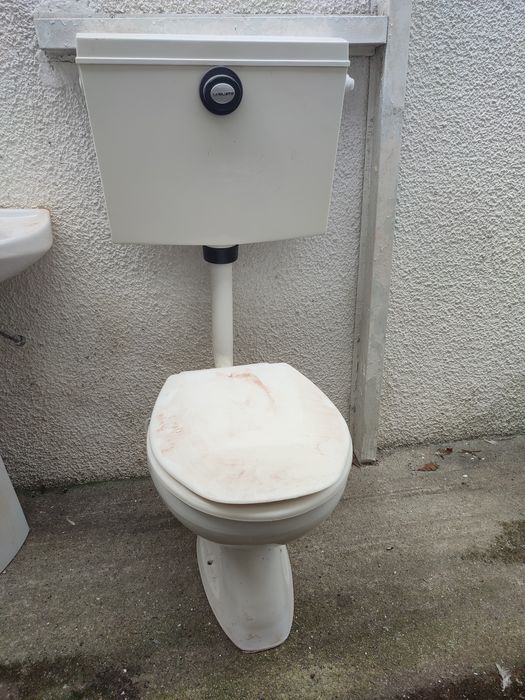 Sanita com autoclismo