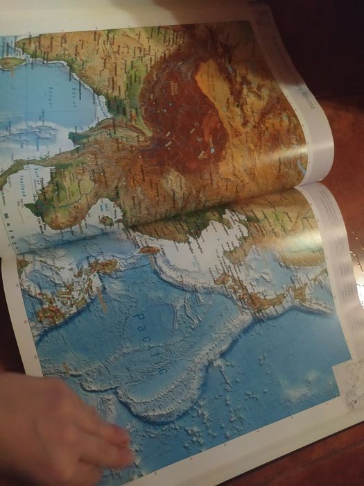 duży atlas świata 36x27cm