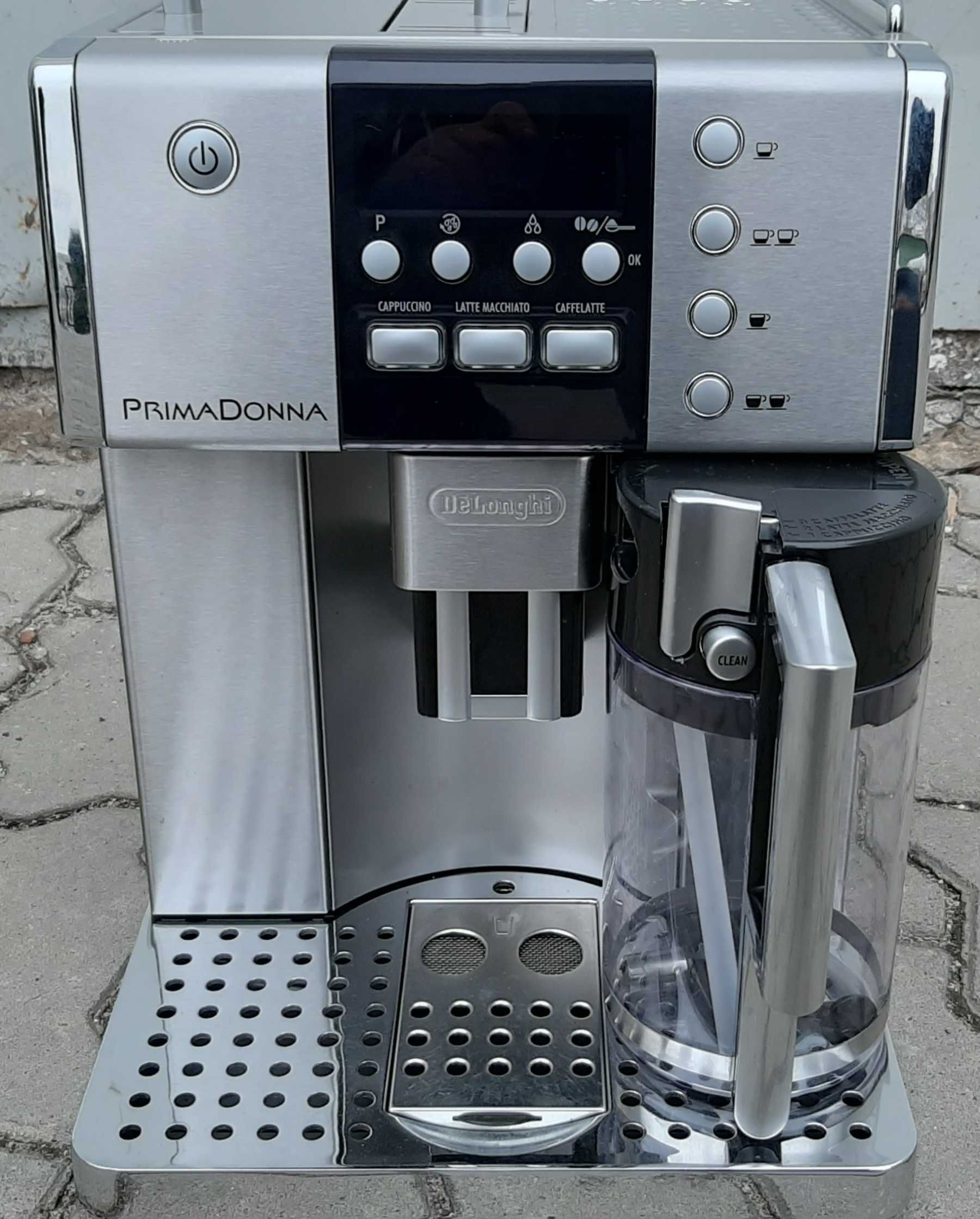 Кофемашина DeLonghi ESAM 6600 PrimaDonna с молочником капучинатором