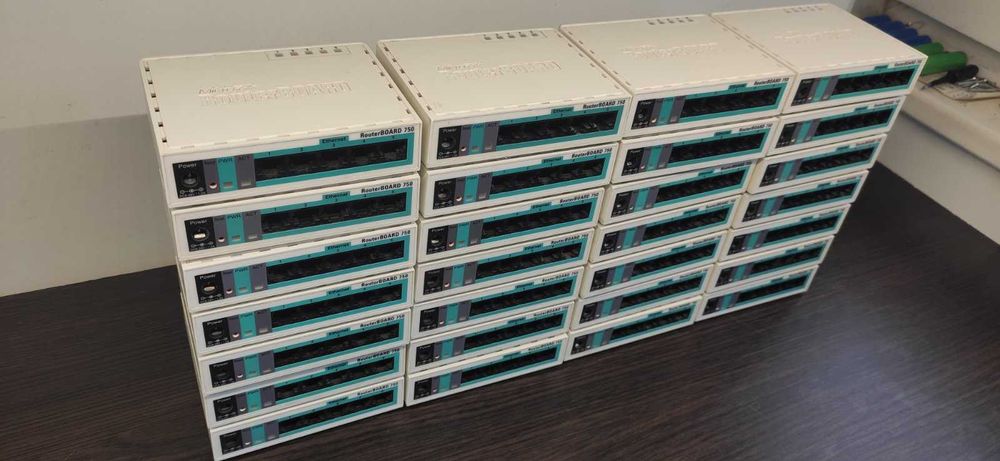 Mikrotik rb750 Роутер  в идеальном состоянии