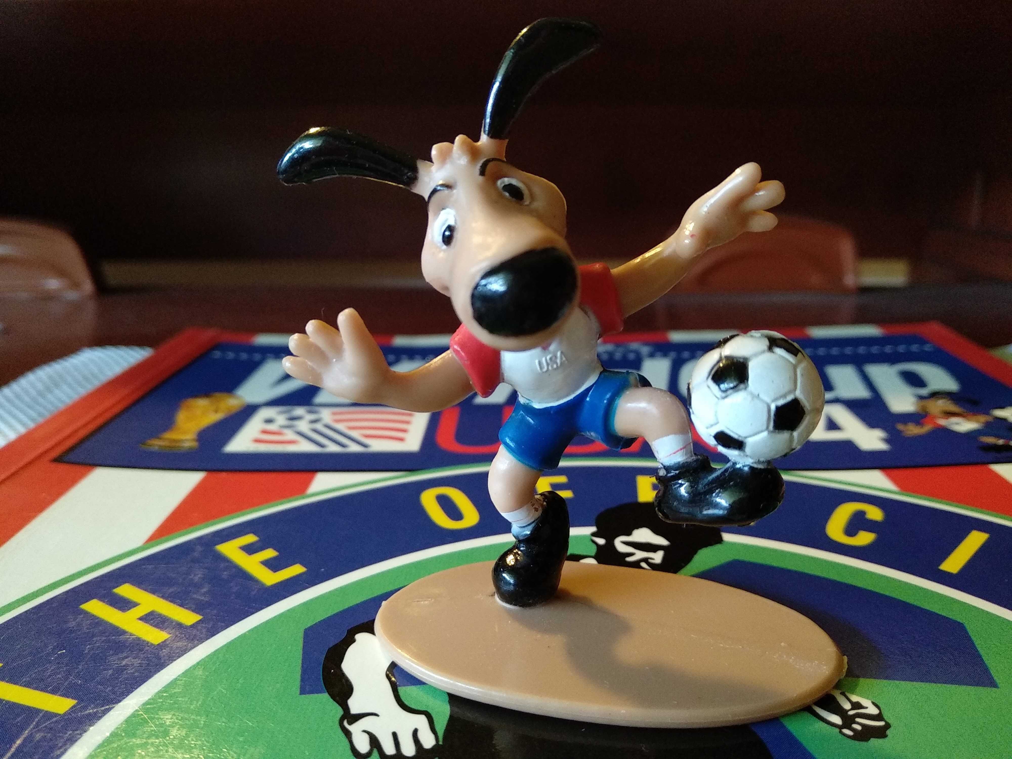 Striker Mascot USA 1994 World Cup Mundial 94 Mascote Dog Soccer Figure