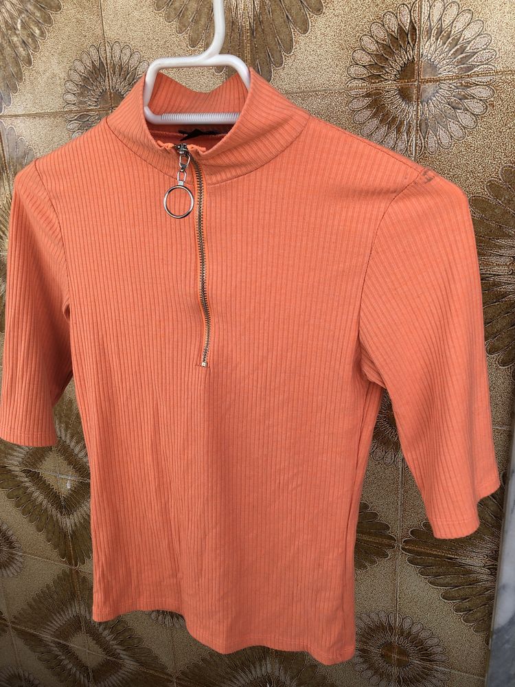 Camisa laranja florescente meia manga