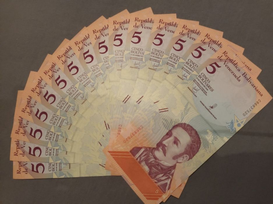Banknoty Bolivares nominał 5 - 15 sztuk