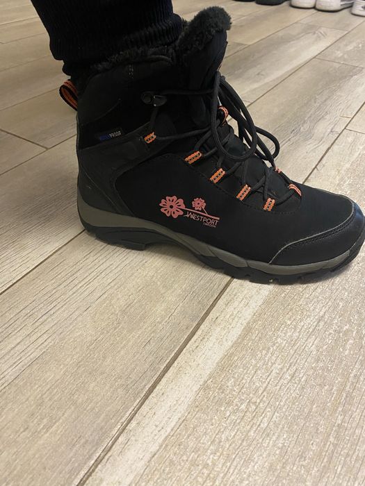 Продається жвночі ботінки