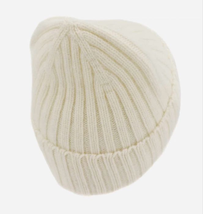 Жіноча шапка тепленька