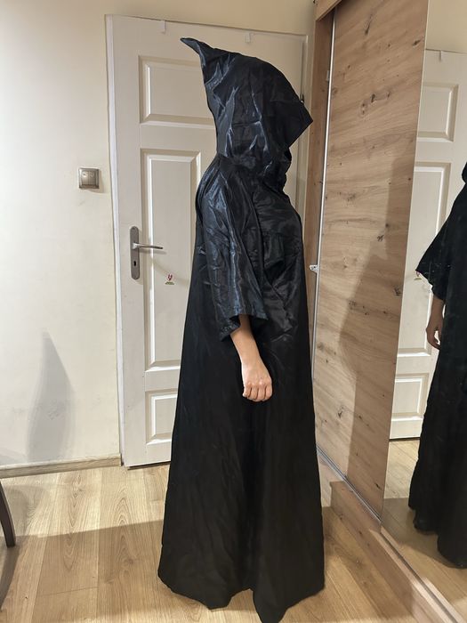 Peleryna z kapturem i rękawami, długa czarna