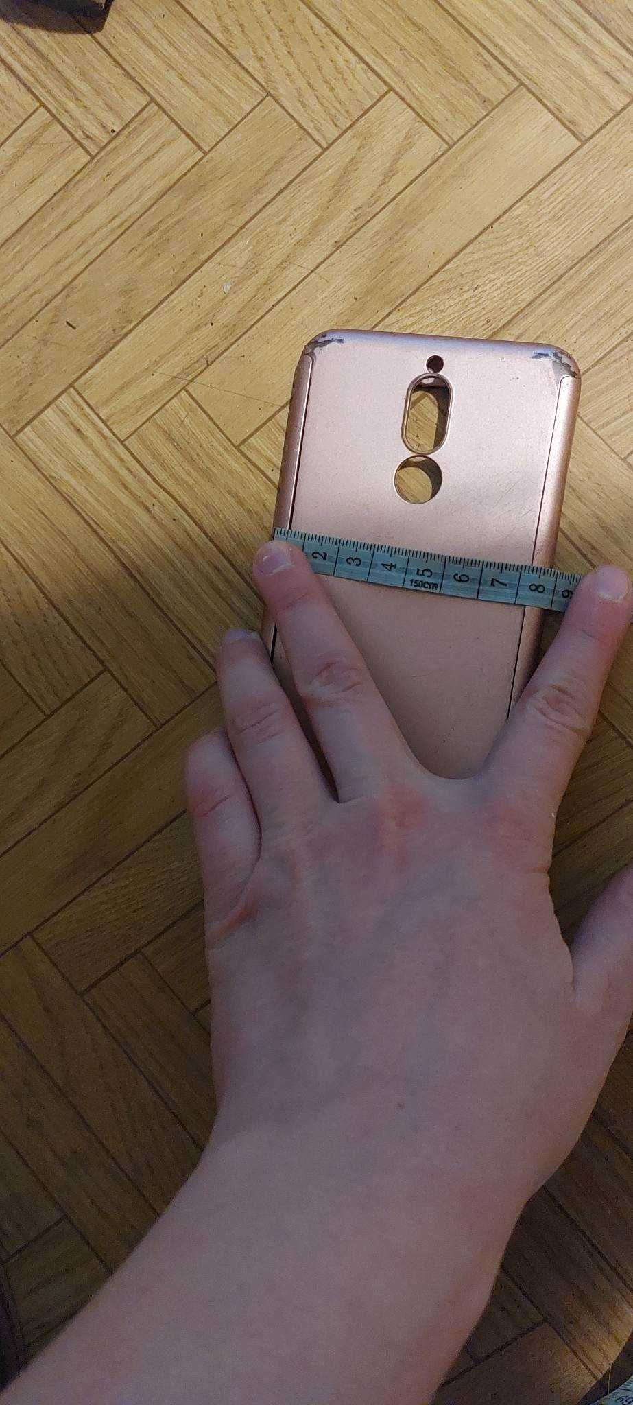 plastikowe etui do telefonu