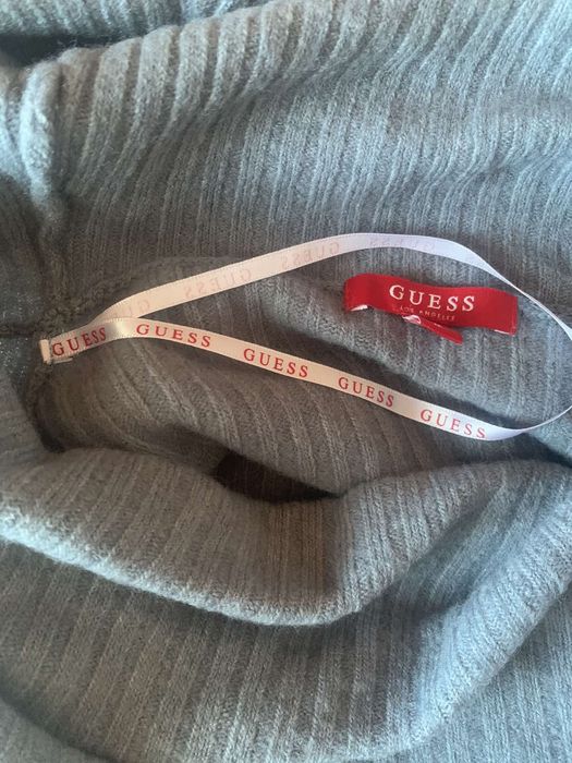 Новий светрик GUESS