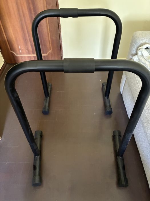 Barras paralelas para exercicios fitness